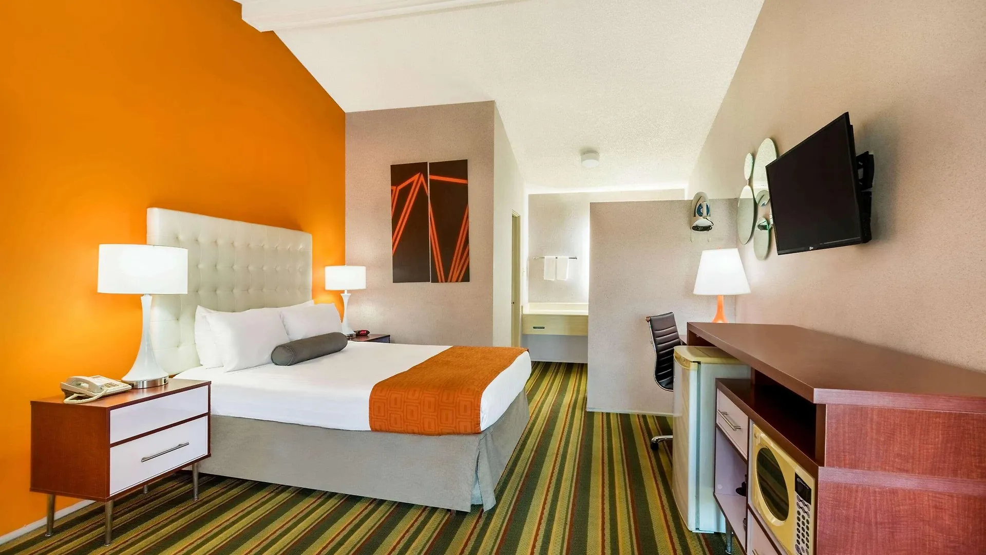 Howard Johnson By Wyndham Phoenix Airport/Downtown Area